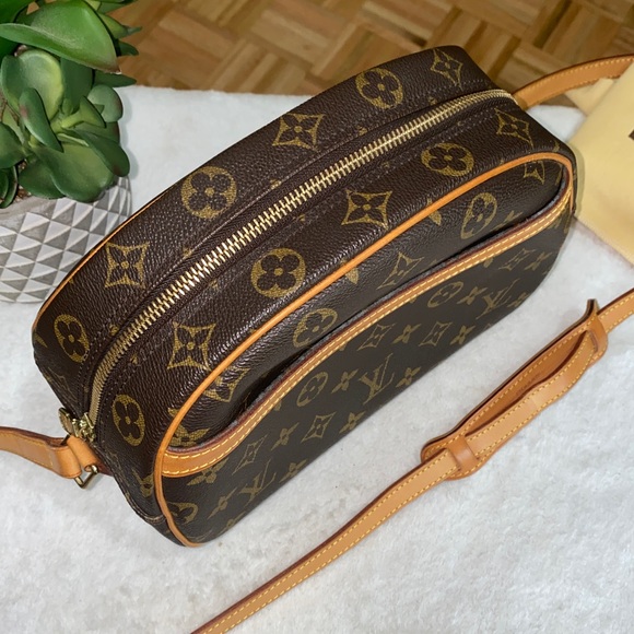 Authentic❤️ LV with dust bag - Picture 8 of 15